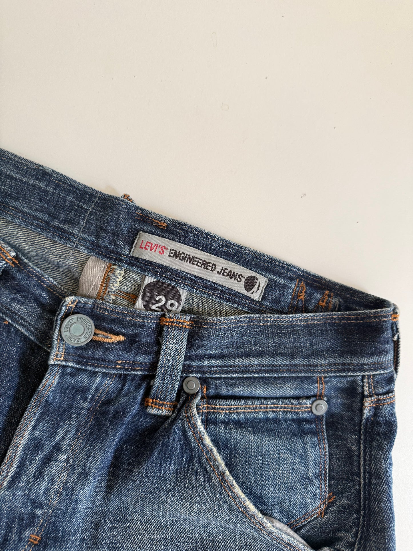 2000s Levi’s engineered button back shorts W29