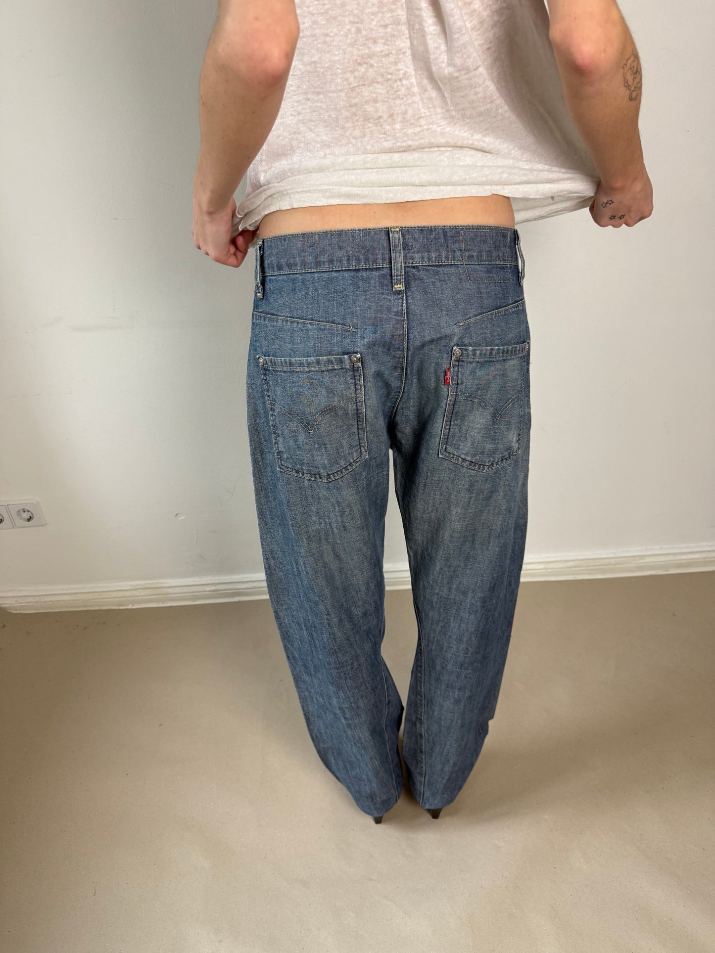 2000s Levi’s enginnered jeans W29