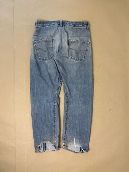 2000s distressed Levi’s engineered
