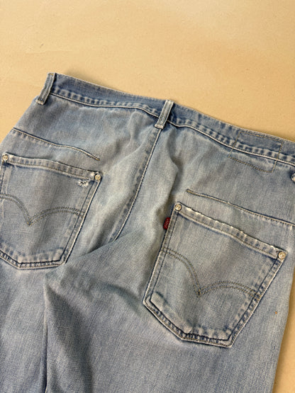 2000s distressed Levi’s engineered