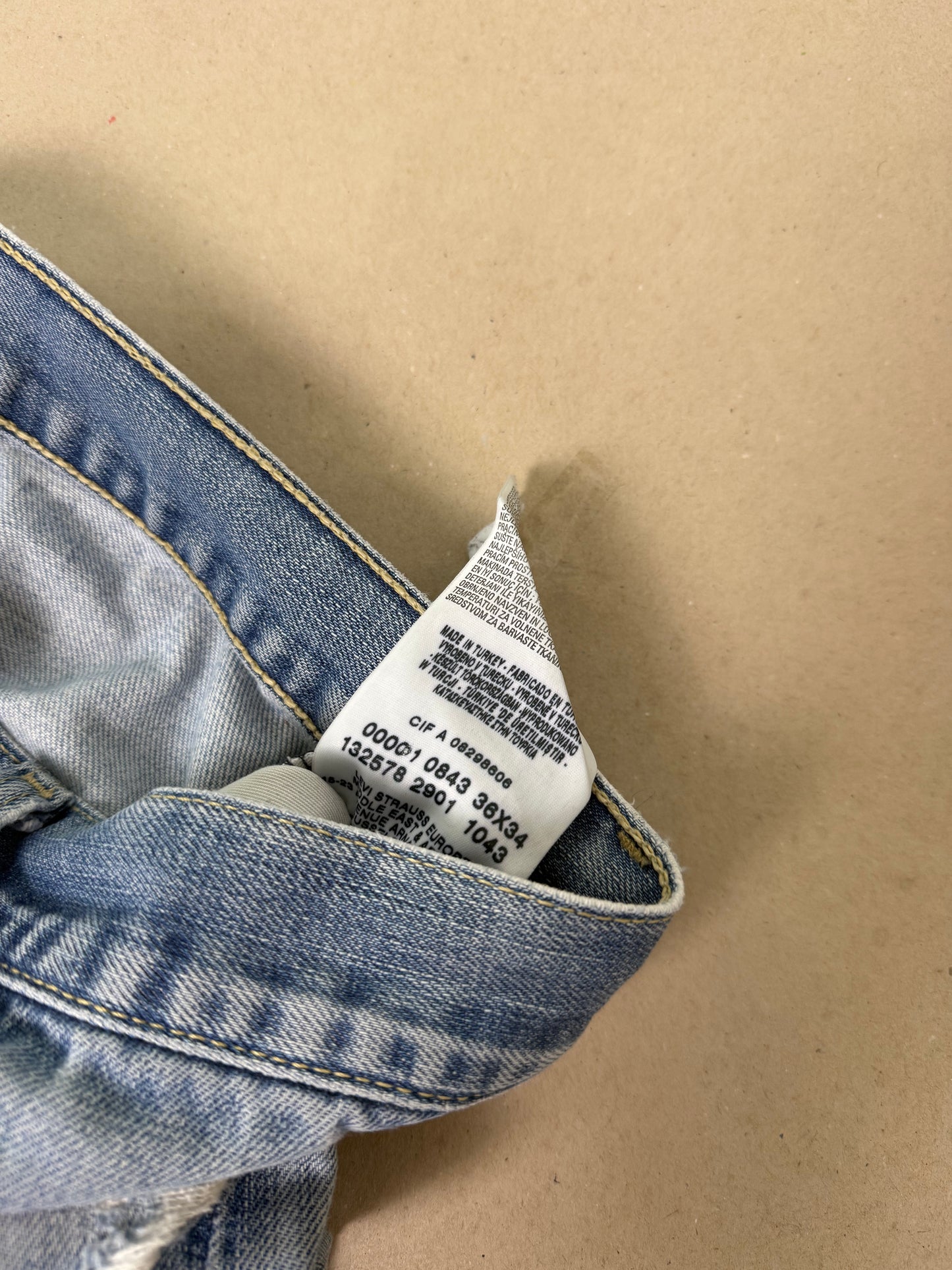 2000s distressed Levi’s engineered