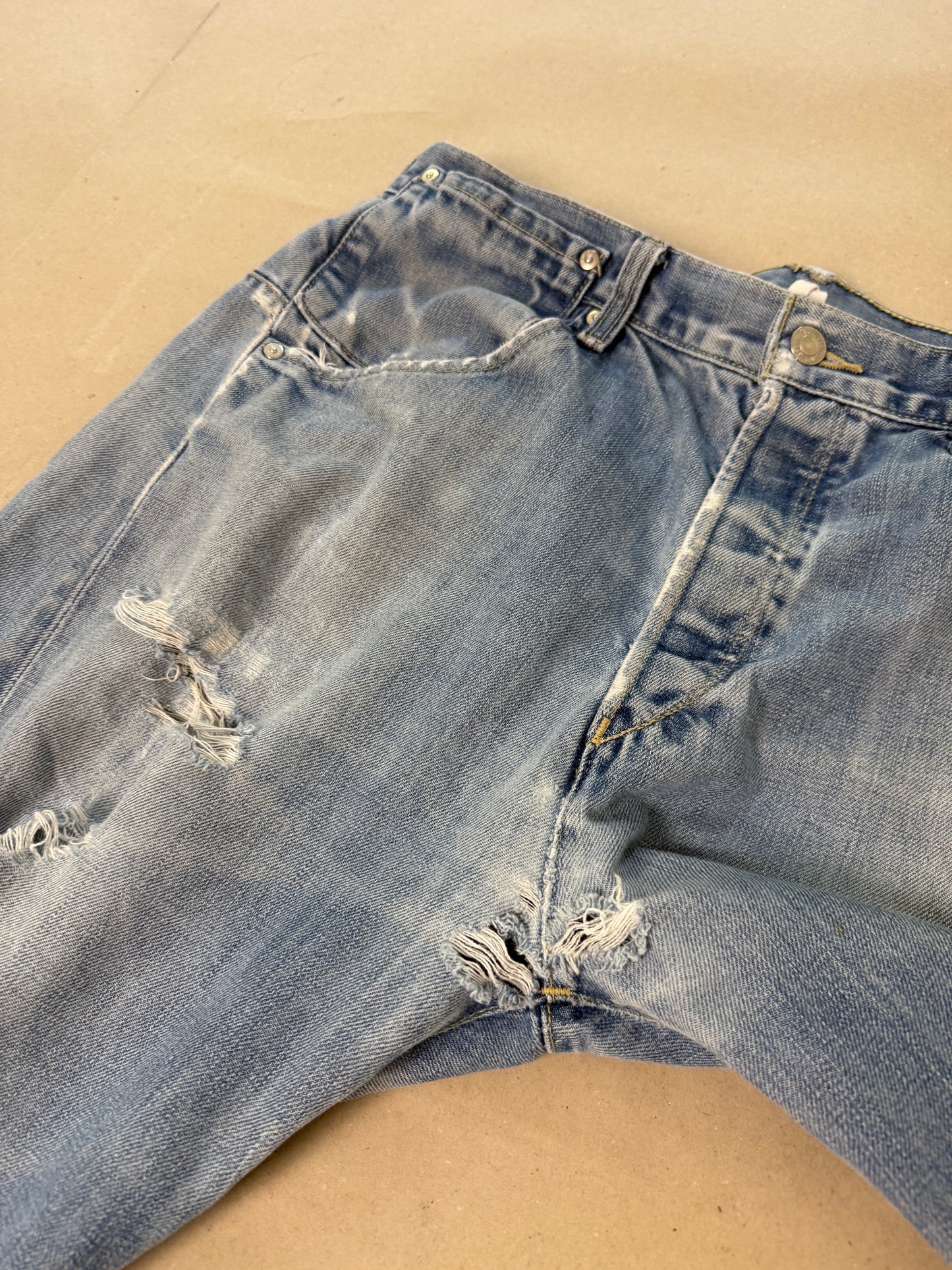 2000s distressed Levi’s engineered