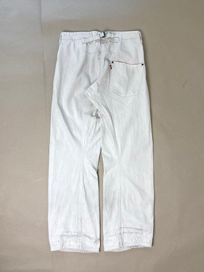 2000s Levi’s engineered buckle W30