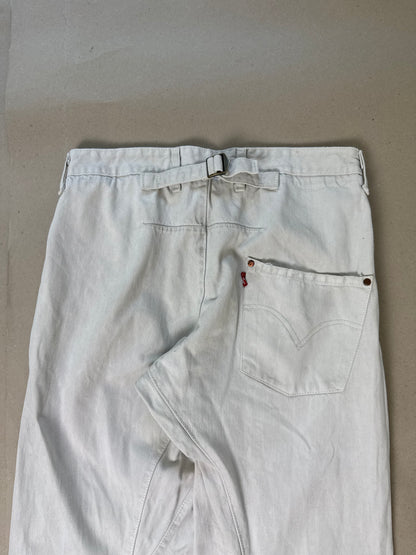 2000s Levi’s engineered buckle W30