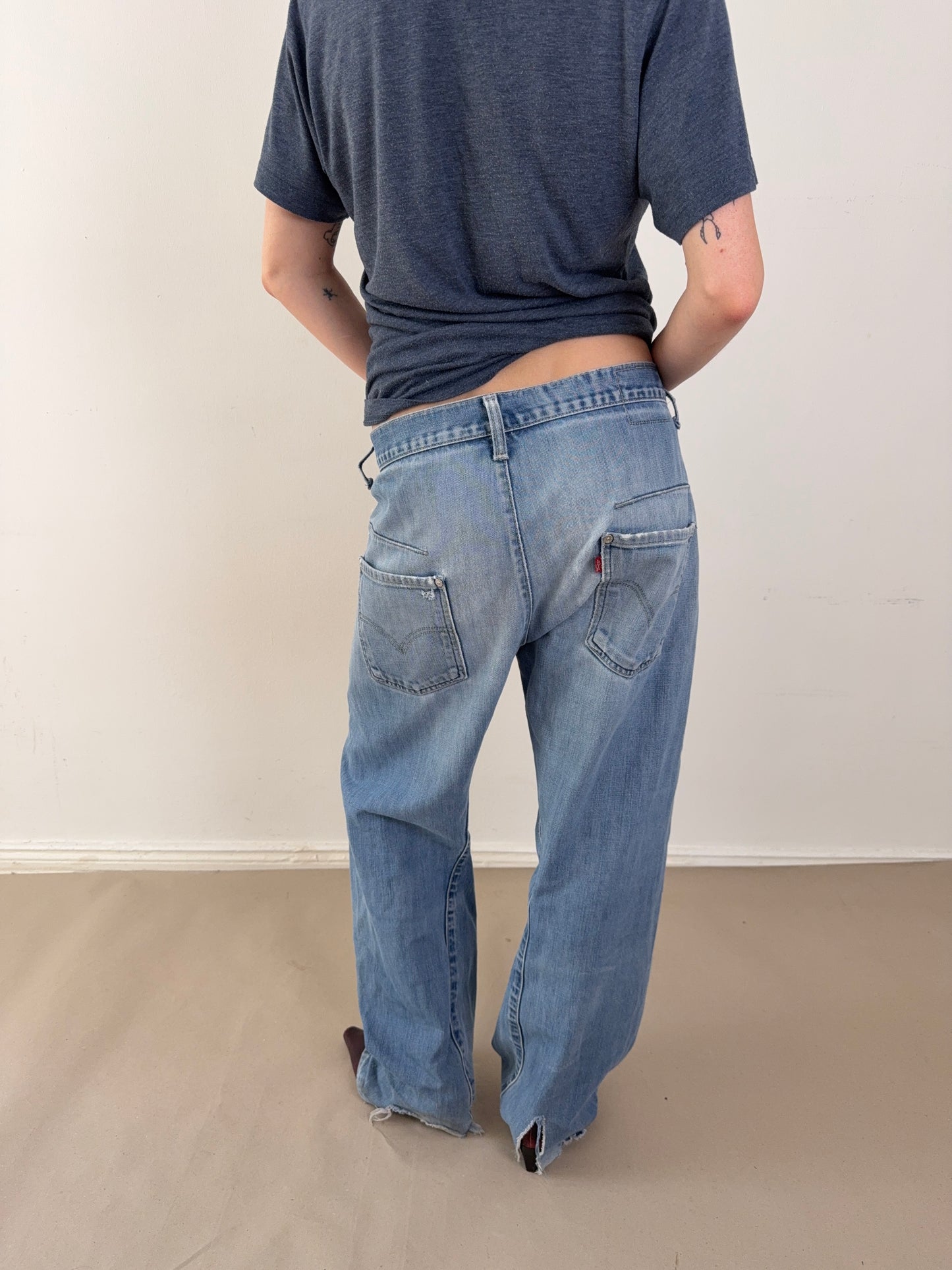 2000s distressed Levi’s engineered