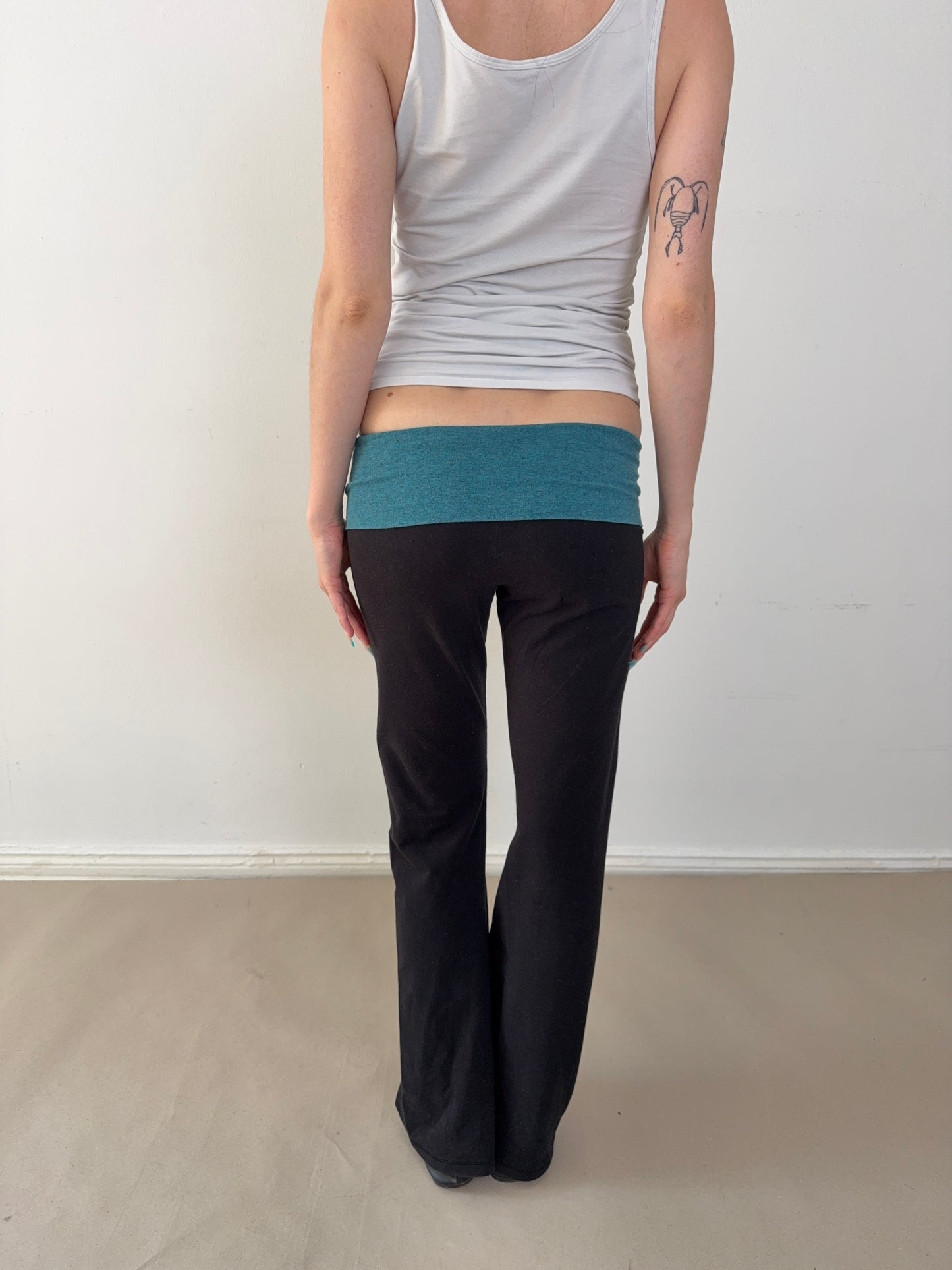 2000S FLARED YOGA PANTS